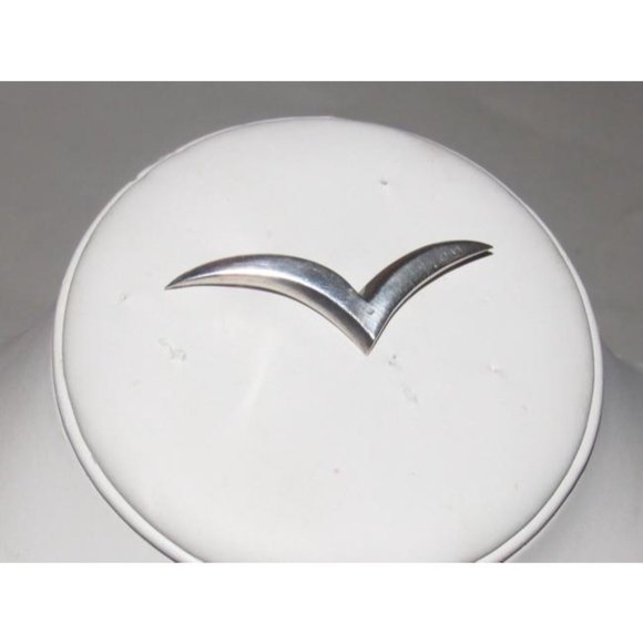 Tiffany & Co Vintage Sterling Modernist 'V' Brooch - Picture 9 of 12